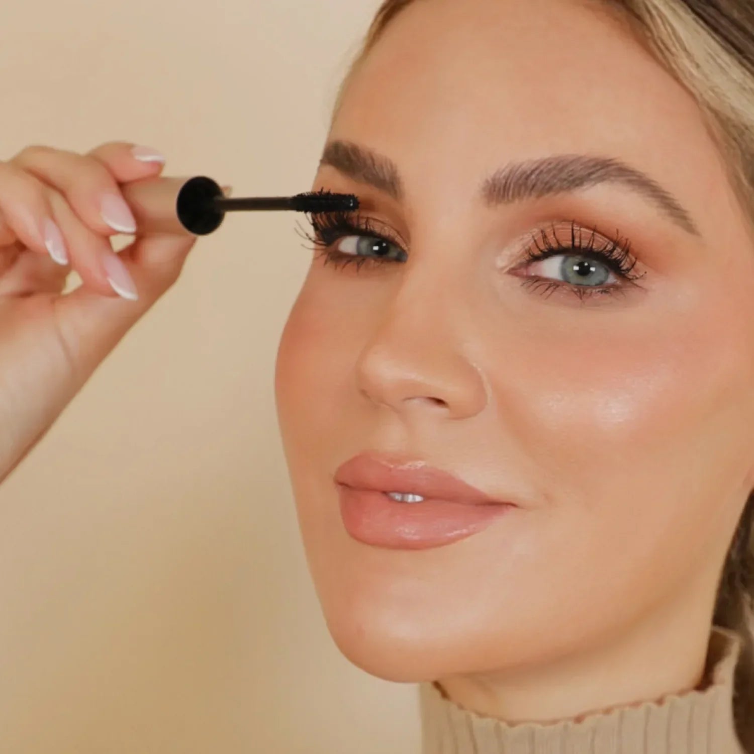 Brown Mascara Is a Makeup Must-Have: Top 5 Reasons To Buy One Now