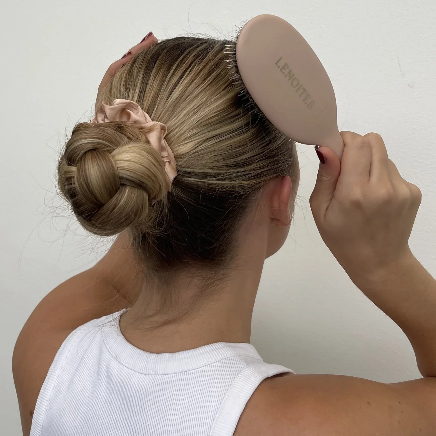 Lenoites Wild Boar Hair Brush in color blush