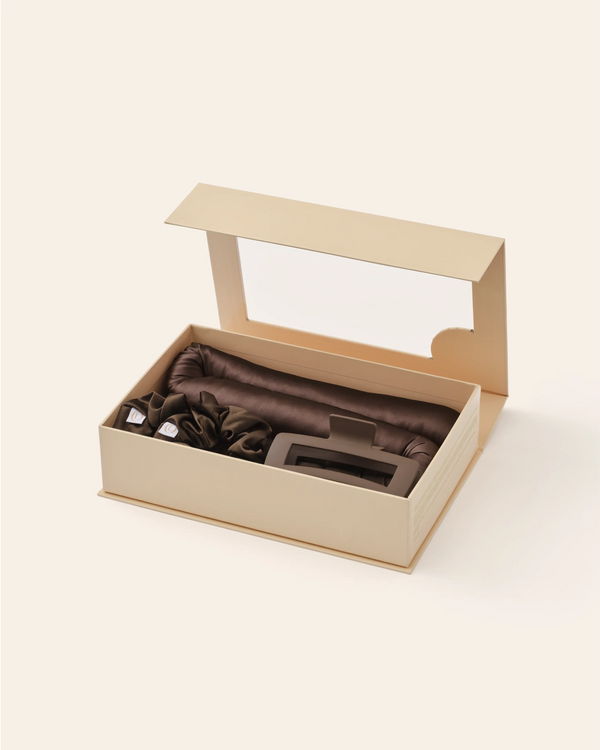 Heatless Curls in Mulberry Silk